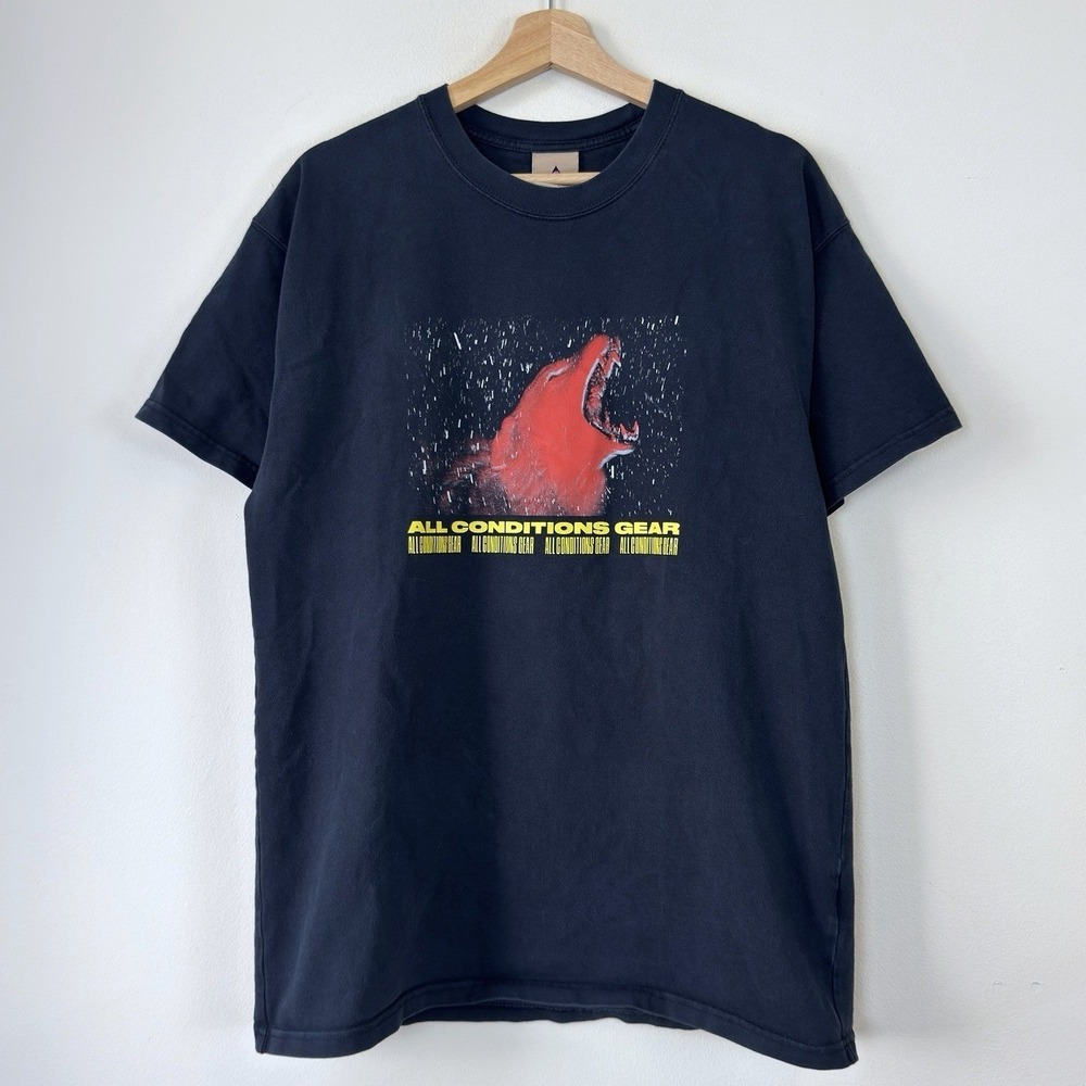 Vintage Nike ACG Wolf Blood Moon Art Animal Nature Black Tee Shirt - M/L